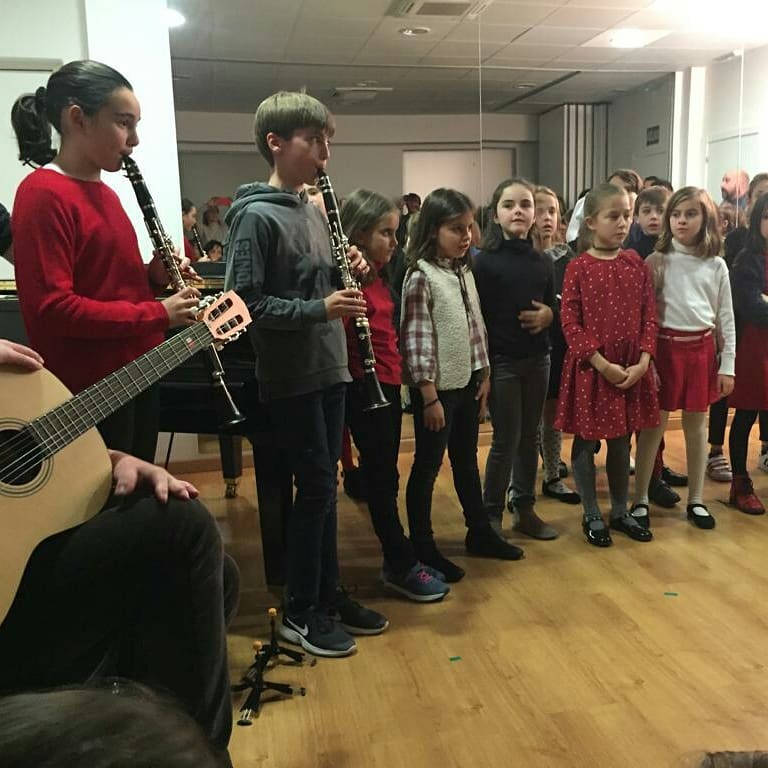 (Concierto de Navidad:Alumnos de Grado 4, Lenguaje Musical y Conjuntos de la escuela.) publicado en EnClavedeSí - enclavedesi.com/2019/01/08/con…