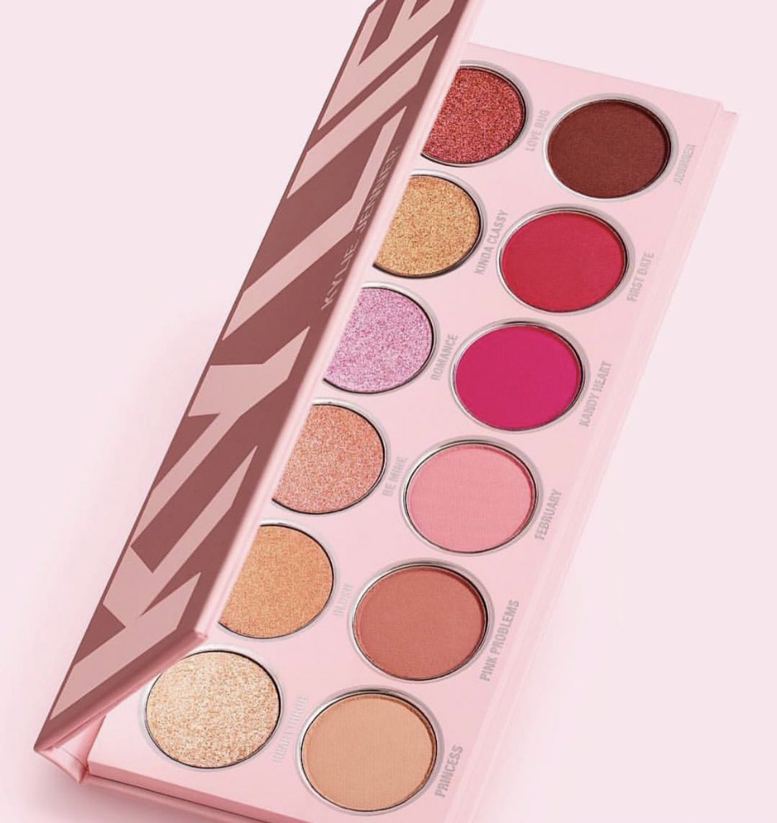 Trendmood's tweet photo. UPDATE 🚨 Prices 💄💗❤️NEW!  #Valentines #Collection 🙌🏼😍 by  @kyliecosmetic 😻👙💕 includes:
1. Pressed Powder #EyeshadowPalette $45
2. Glitter Eyes in Roses are Red $20
3. 3 #LipSets each includes Matte Liquid Lipstick , Lip Liner and High Gloss $42 Each https://t.co/r55AZwiXGp
