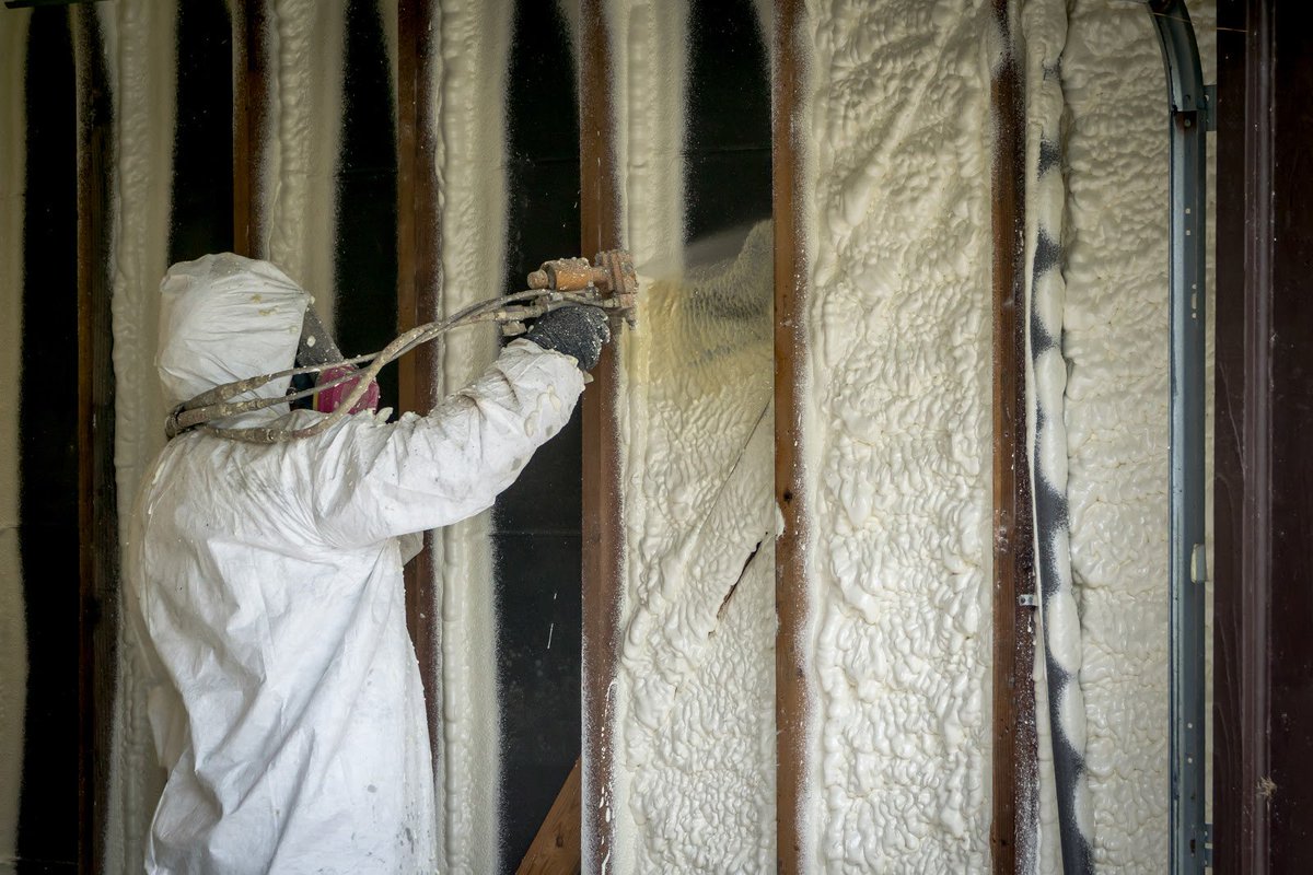 ICONCustomHomes's tweet photo. https://t.co/RaBHLQ6v0M | ICON Homes uses quality spray foam insulation in all of our homes. We do it because it matters. It'll save you energy, last longer, and give your home more protection. #SprayFoam #HomeBuilders https://t.co/djyyD5LhMA