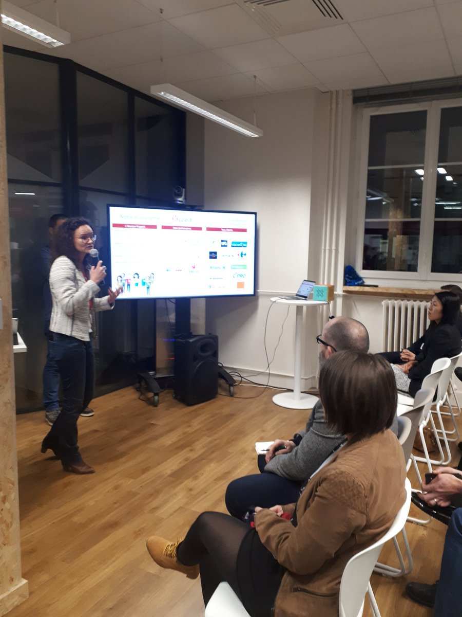 VillageCASRA's tweet photo. Les #pitchs défilent au @VillageCASRA pour le concours de l'OIC en partenariat avec @FTAlps ! #startup #contest https://t.co/n4HtvYdWoF