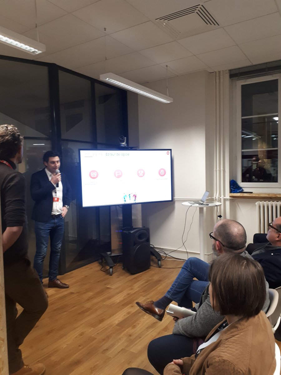 VillageCASRA's tweet photo. Les #pitchs défilent au @VillageCASRA pour le concours de l'OIC en partenariat avec @FTAlps ! #startup #contest https://t.co/n4HtvYdWoF