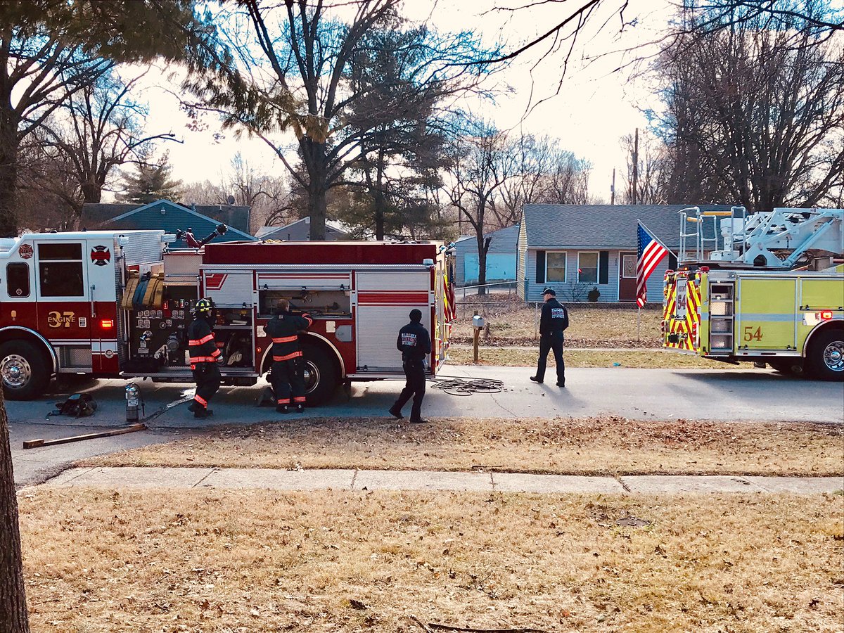 BuechelFireEMS's tweet photo. @BuechelFireEMS E-37, Platoon 1 and neighboring companies made quick work of a fire in the crawl space and wall of a residence in the Buechel Terrace neighborhood this morning. Engines 37,34,38 Quint 54, Medic 87 and cars 01,02, and 5003 operated 🔥 #BuechelFireEMS #JeffCoFire https://t.co/5nldLexYG1
