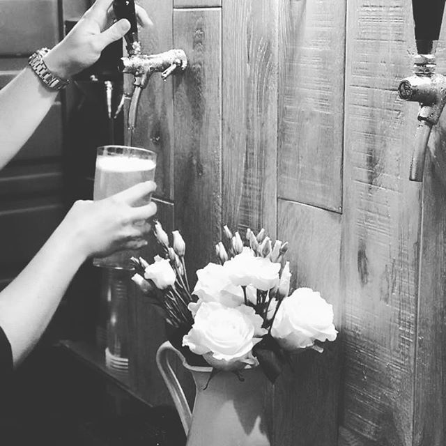 fluideventsco's tweet photo. Did we mention we also serve beer on tap? Don't worry you can still have the prosecco flowing at the same time
#fluidfun #proseccovan #mobilebar 🌐 https://t.co/0USCYfxWXX https://t.co/F4ypu4sUnP