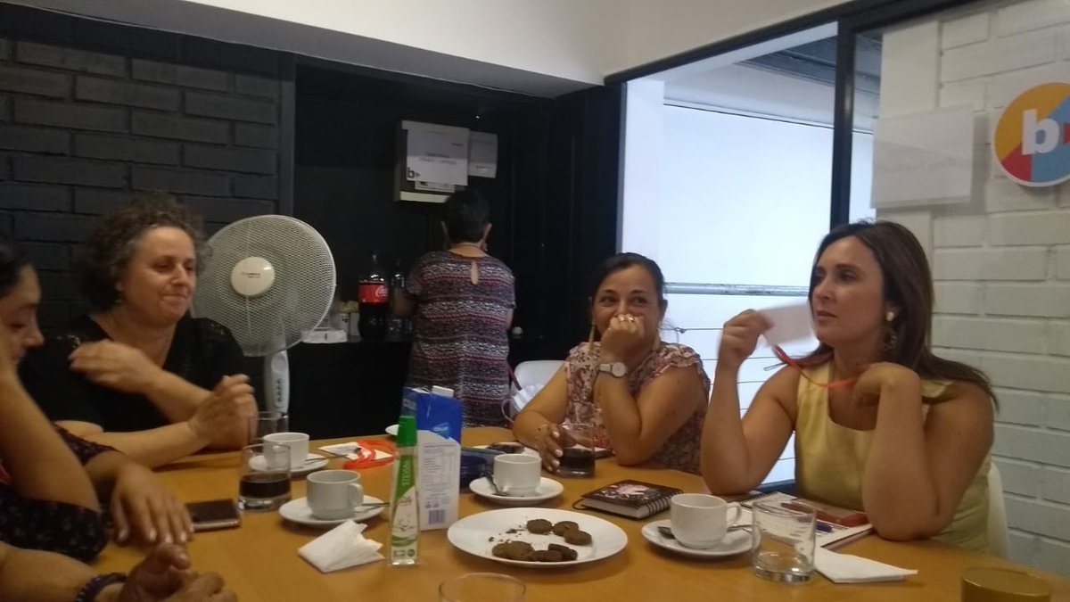 SLEPB's tweet photo. Hoy se realizó la Jornada de Capacitación del Programa Quik, que en el marco del Plan Piloto de la @SubEducParv y la Fundación Choshuenco, busca potenciar habilidades de liderazgo pedagógico en las directoras de los Jardines Infantiles del @SLEPB y del @SLECostaArauca1   🤗👏 https://t.co/4waHfI0Xkx