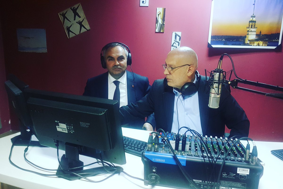 OncuRadyoTV's tweet photo. 100.2 Radyo Öncü'nün yeni yayın dönemi açılışı Düzce Belediye Başkanı Dursun Ay ile... @dbbdursunay şu anda canlı yayında sizlerle... https://t.co/bQ2nupYIou