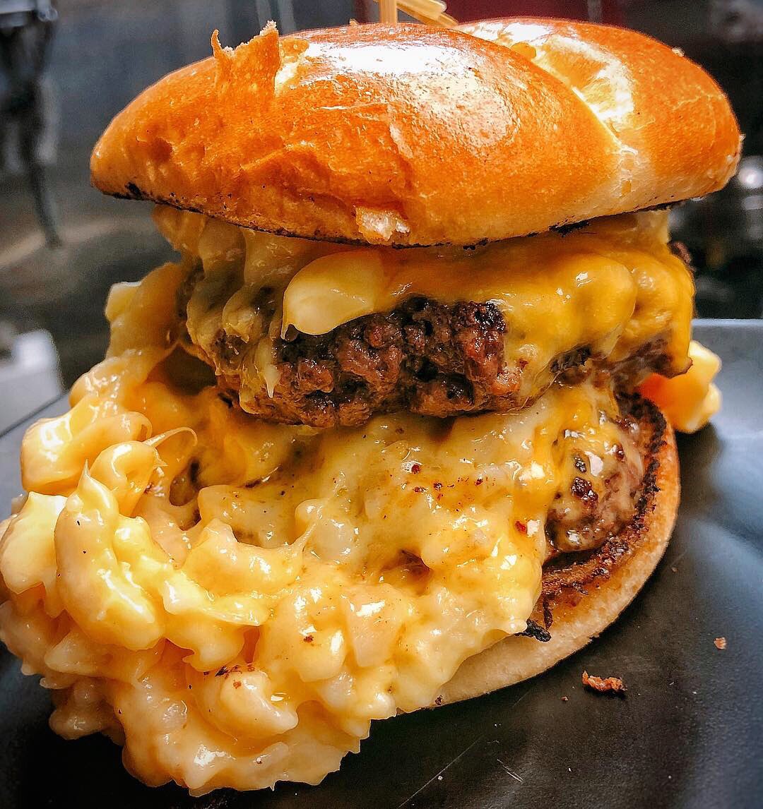 This ‘ #MacNCheeseBurger ’ from Ronto’s Burger has been getting a lot of attention. Thanks to <a href="/taste_toronto/">TasteToronto</a> and <a href="/blogTO/">blogTO</a> for the features