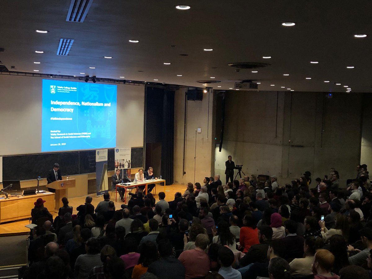 JuntsXCat's tweet photo. 🗣 El president @KRLS, acompanyat del conseller @jordiPuignero, pronuncia la conferència 'Independència, Nacionalisme i Democràcia', al Trinity College de Dublín (@tcddublin)
#TalkIndependence 🇮🇪 https://t.co/DkK5lRS4mH