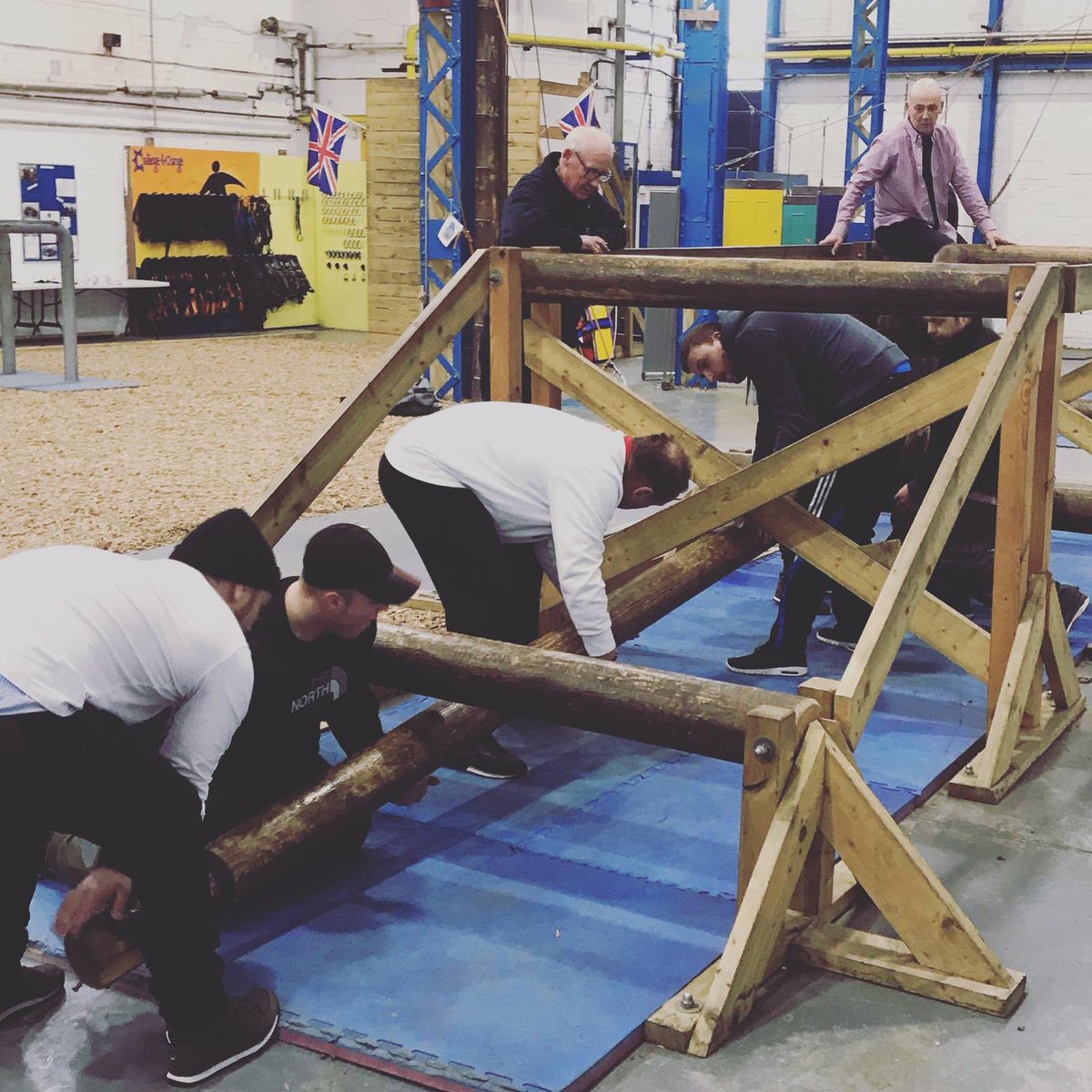 recyclinglives's tweet image. Tuesdays don’t get much better than this... Our charity Residents and staff took on the courses at Challenge4Change today and smashed it 💪🏼 An amazing team building day! 💚Thanks for having us @C4CTeambuilding #teamwork #teambuilding #releasepotential