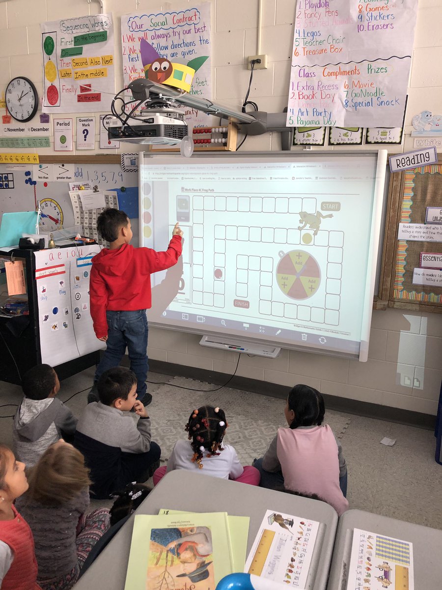 SECassidy1's tweet photo. Learning a new work place game! Frog path! @SerenaHills_161 #D161learns https://t.co/26HupJg136