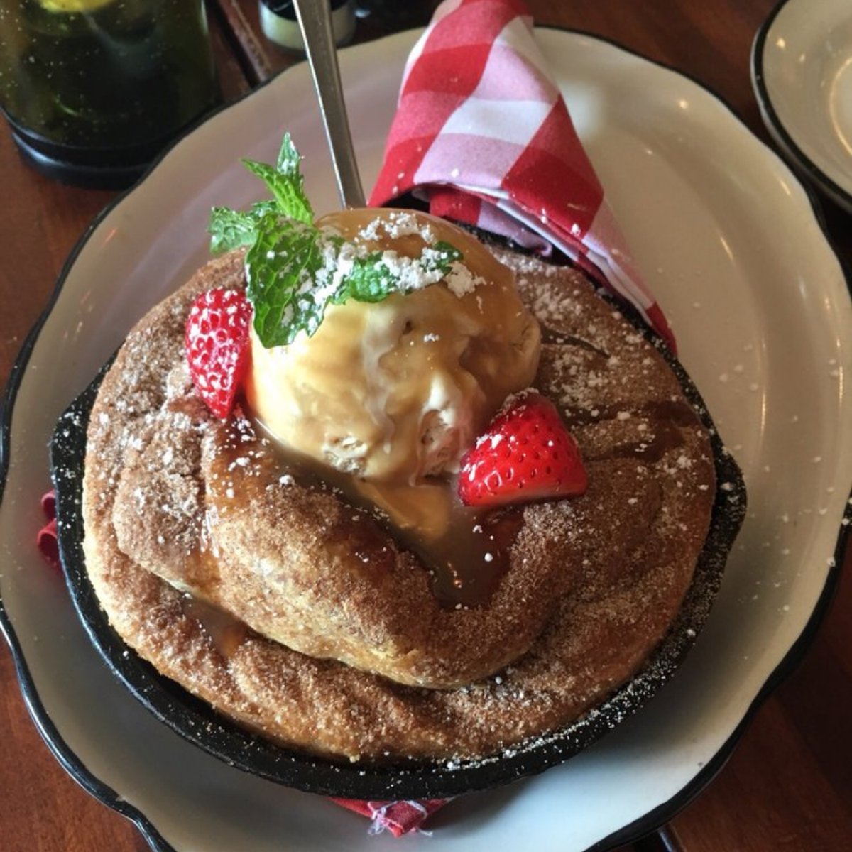 MoonshineGrill's tweet photo. Skipping dessert is like missing your meal's grand finale. #MoonshineGrill https://t.co/0RCRQCCwGz