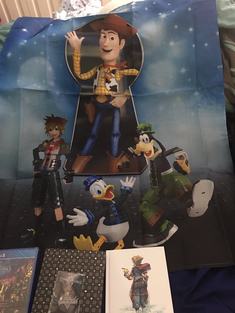 Bonds4Ever2's tweet photo. #KingdomHearts3 IS FINALLY HERE!!!! I CAN HARDLY BELIEVE IT 😭😭😭😍😍😍😍❤️❤️❤️🎉 ON MY WAY HOME FROM COLLEGE TO PLAY IT RIGHT NOW!! 😆😆😆😆😆😆 https://t.co/Zl9kT0LxH2