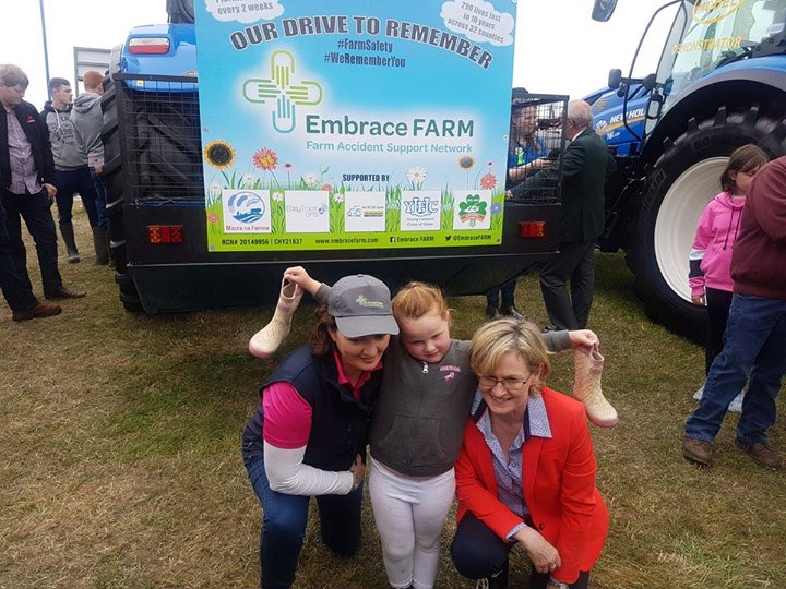 FeedForGrowth's tweet photo. โDrive to Rememberโ ๐๐จโ๐พโค๏ธ๐ฉโ๐พ
Georgie our mascot helping out at the #ourdrivetoremember launch, where Embrace Farm Accidents drive a tractor around the 32 counties of Ireland this autumn to raise awareness for farm safety. https://t.co/5rHirL5LAG