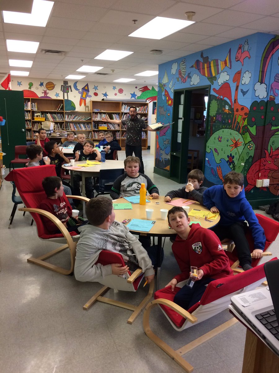 LEShawElem's tweet image. What are you doing after #school? These students are taking part in The Dove #SelfesteemProject with facilitator Mike thanks to #kingscountyfamikyresoyrcecentre #positivetalk #healthandwellbeing #bodyimage