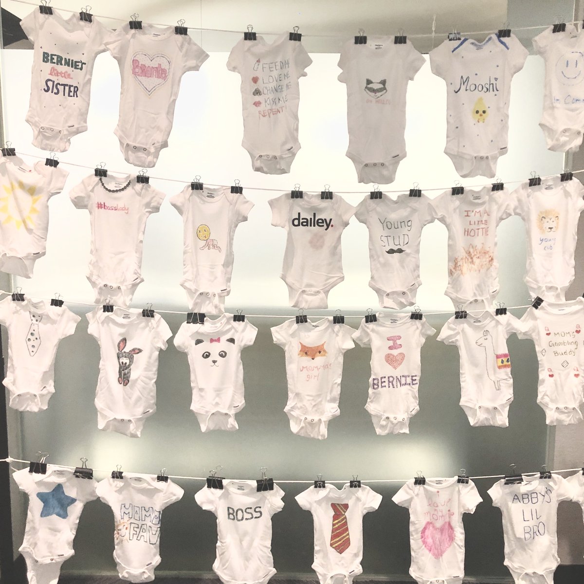 DaileyLA's tweet image. Our moms-to-be are ready to pop, so we decided to celebrate with a onesie decorating shop! Can’t wait to meet the newest members of the #Dailey family! 😍 #daileylife #workingmoms