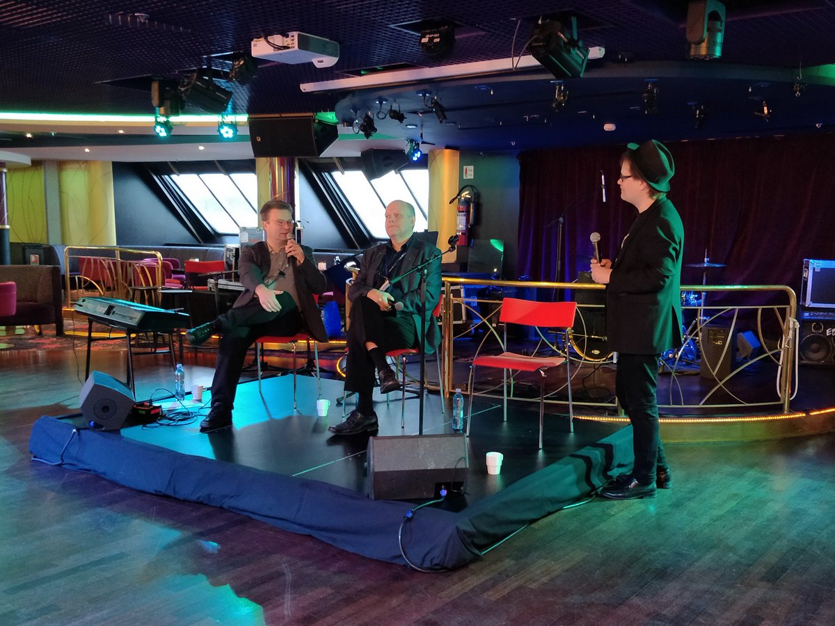 Verraton #Haitariristeily takana. #Puistofilosofia'lla oli ilo ja kunnia järjestää #haitarifilosofia-tapahtuma #BalticPrincess'in #IskelmäBaari'ssa. Mukana keskustelussa olivat dos. #MarkoTikka ja kapellimestari #RaimoVertainen, sekä verraton yleisö. Mahtavaa oli! 😊