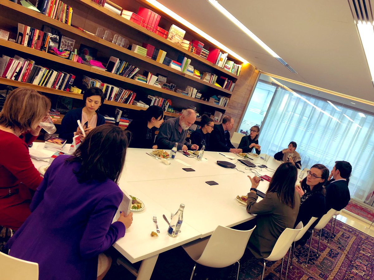 PascaleFournie4's tweet photo. Merci à la journaliste @agruda pour cette visite @F_Trudeau_F ce midi! « Lunch &amp; Learn » is a great way to discover the power of ideas &amp; the many ways to inhabit words. Très heureuse d’avoir pu partager ce moment avec notre équipe &amp; notre mentor 2018 @picardonhealth. https://t.co/no8G5haIS8
