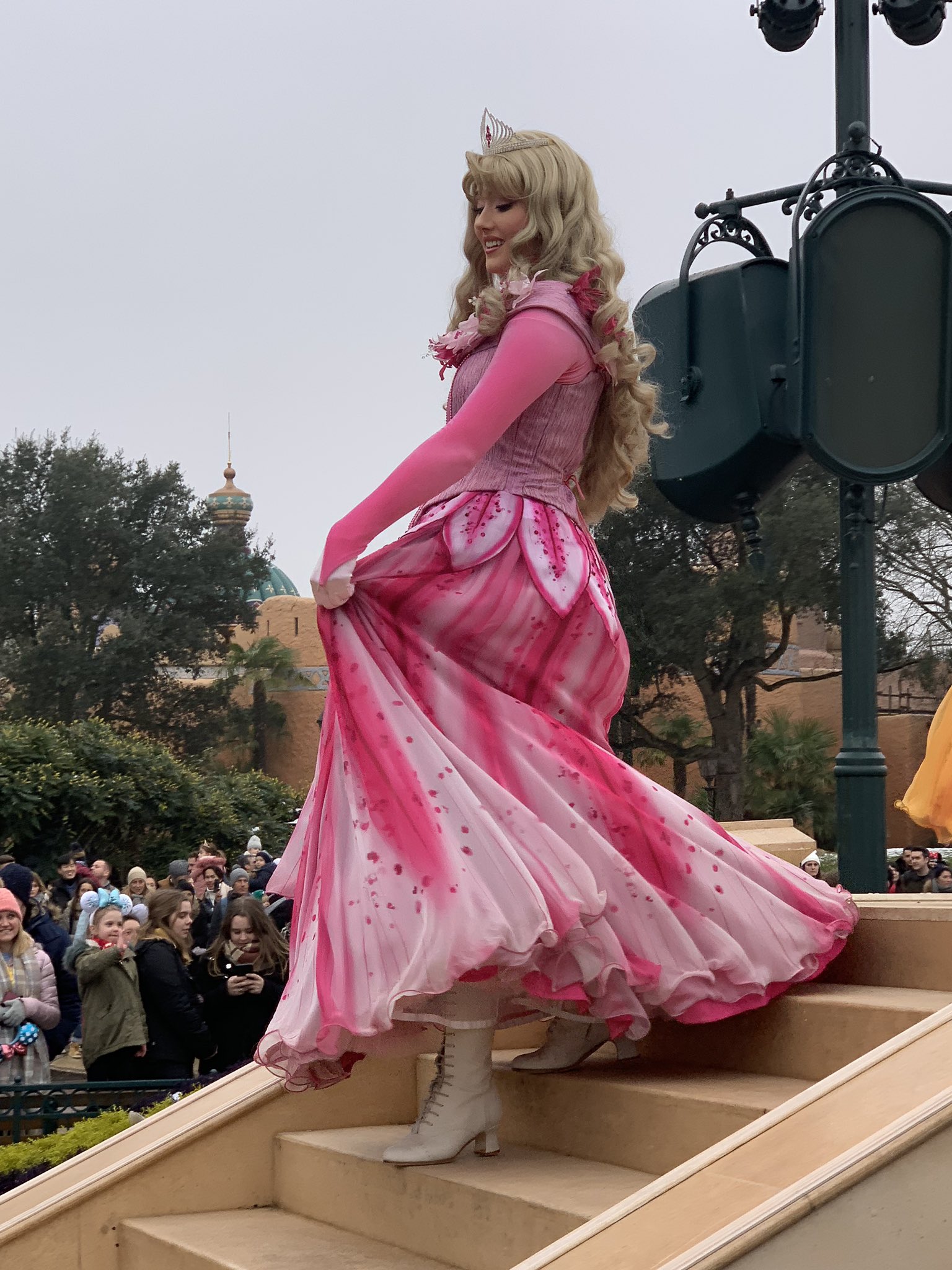 Ladylili Cosplay Joyeux Anniversaire Princess Aurora 60 And Disneylandparis Sleepingbeauty Disney Teamprincesses France Paris Disneyprincess T Co Ztojtt8lmx