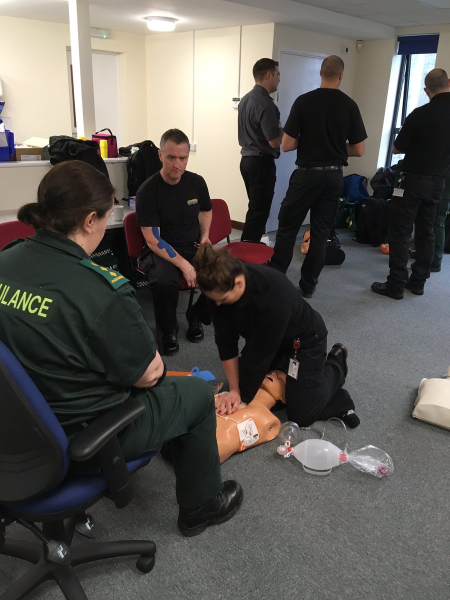 LostwithielTSSO's tweet image. 📟 @swasFT training underway for the Tri-Service Team! In the best hands possible with Julia &amp;amp; Charlotte! #TriService #Training #MedicalResponder #SWASFT #NHS #Team 🚒🚓🚑