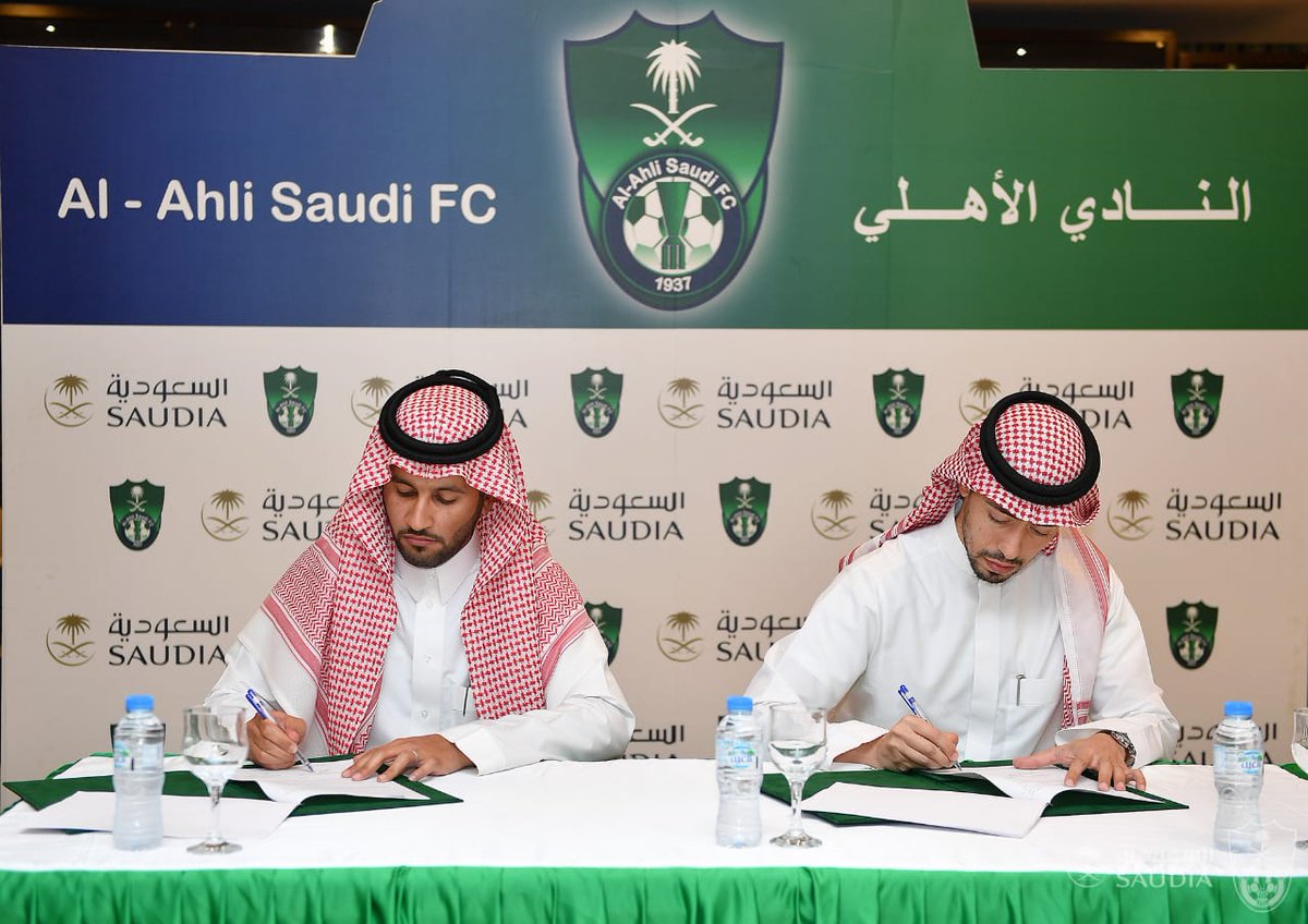 ALAHLI_FC's tweet photo. #الأهلي وسكب يوقعان عقد " تطبيق الأهلي" https://t.co/4Cbn7Jiiwo