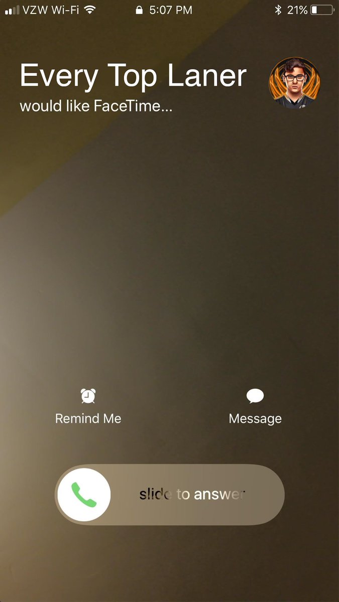 ateyo_'s tweet image. What @TSMBrokenBlade&apos;s phone looks like after week 1 of #LCS #facetimebug