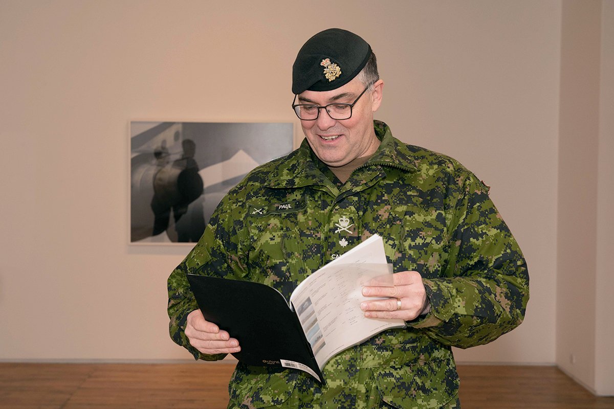 circuitgallery's tweet image. Very honoured to have Brigadier-General Paul, Commander of the 4th Canadian Division, and Chief Warrant Officer Olstad, Division Regimental Sergeant Major, visit the gallery to see @philip_cheung's exhibition ARCTIC FRONT - on through Feb. 2 - circuitgallery.com/exhibitions @32CBG_32GBC
