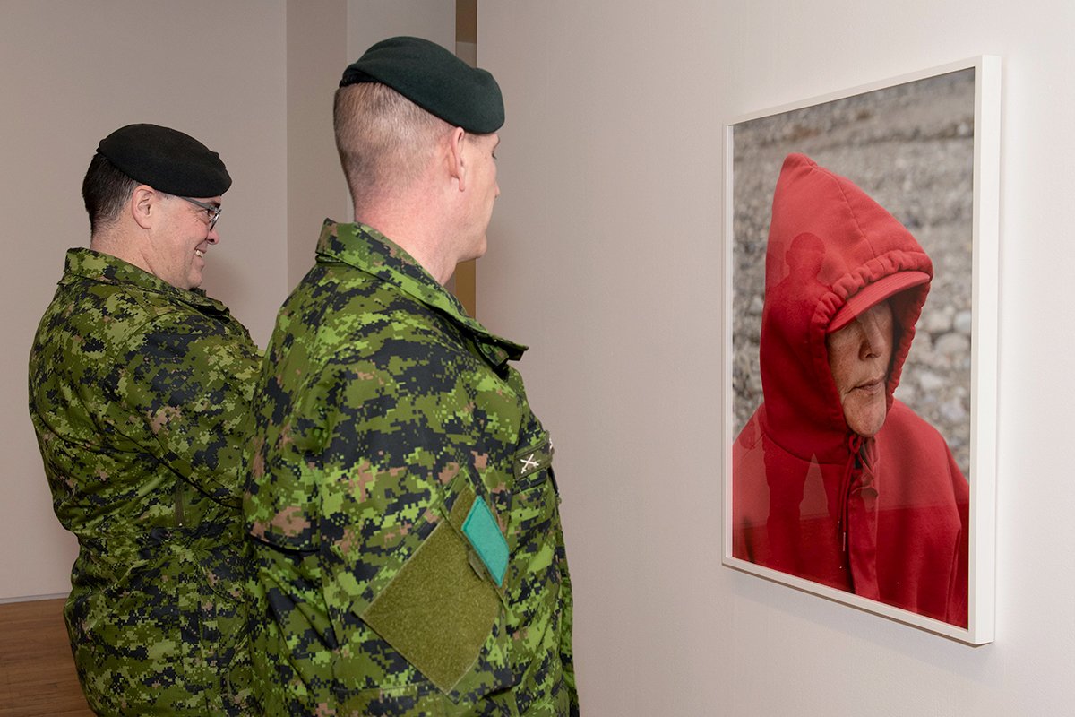 circuitgallery's tweet image. Very honoured to have Brigadier-General Paul, Commander of the 4th Canadian Division, and Chief Warrant Officer Olstad, Division Regimental Sergeant Major, visit the gallery to see @philip_cheung's exhibition ARCTIC FRONT - on through Feb. 2 - circuitgallery.com/exhibitions @32CBG_32GBC