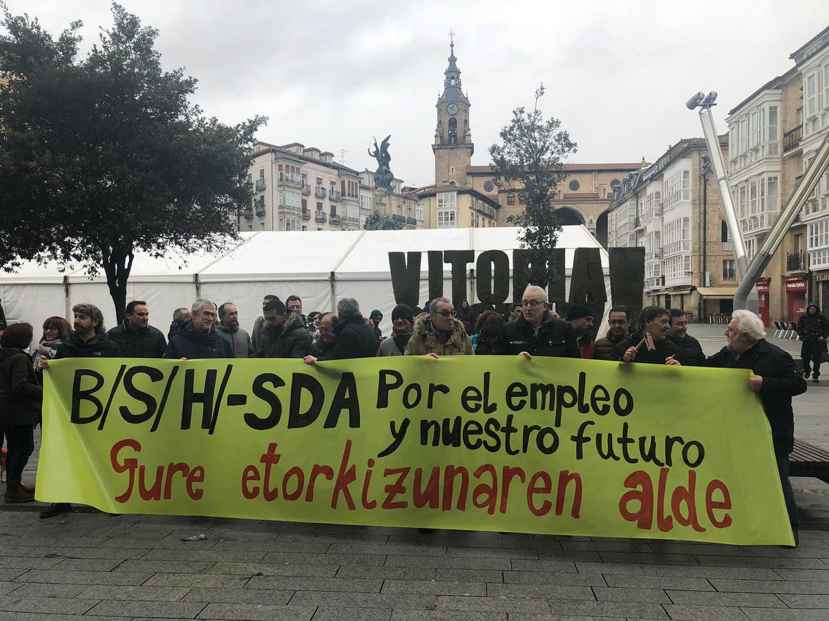 LAB_INDUSTRIA's tweet image. 4 lantokitako borroka.
Eskubideak eskuratzeko bide bakarra langile antolakuntza eta batasuna da. 
Lortuko duzue!
#LanDuinaHitzarmenDuinak
#TubosReunidos #BSH #ArcelorMittal #GTHGestamp