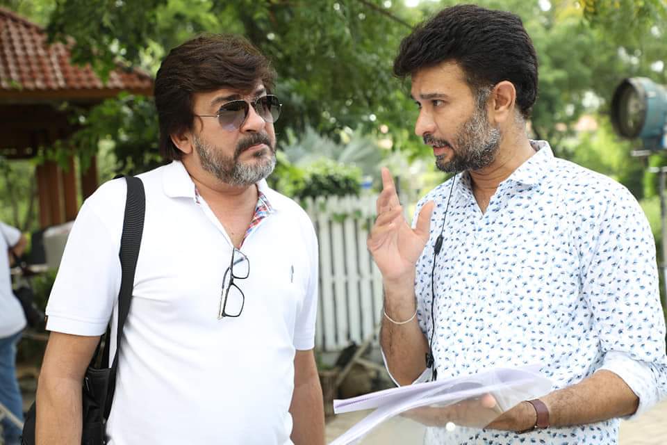 yaagneshdaave's tweet photo. Shoot stills with #DharmeshVyas. It was fantastic experience working with him
@orderorderfilm
#OrderOrderOutofOrder #WorkingStills #Shoot #Pics #Filmmaking #Direction #Movie #GujaratiFilm #Gujarat https://t.co/ZZgGggjl0N