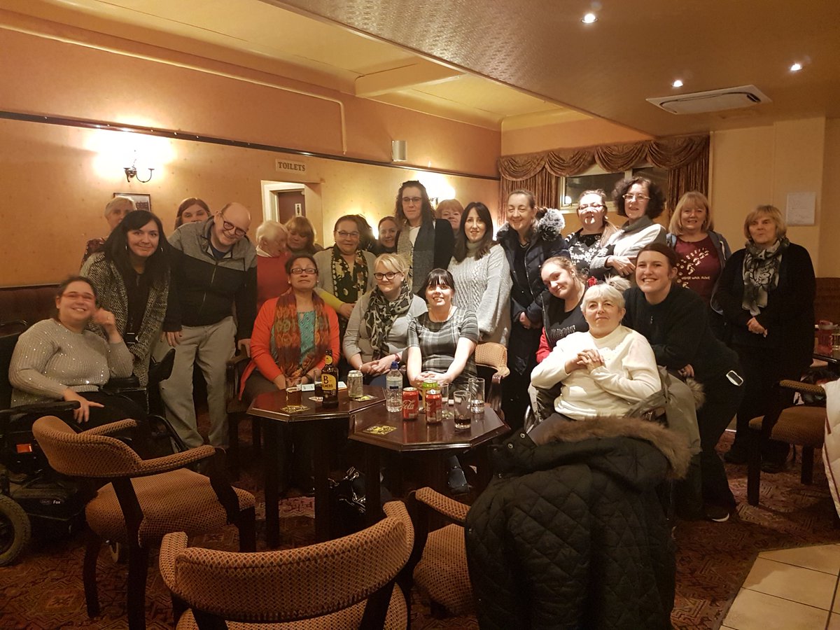 1lynniewilliams's tweet photo. Finished my day at Singing for fun, self social prescribing @sandraoelbaum #reducingstress #reducingisolation #buildingcommunityspirit @Debgreg18 @hawkins_steve https://t.co/4ApxuWAf20
