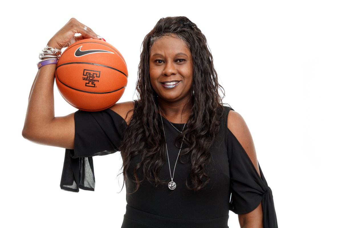 LadyVol_Hoops's tweet image. Number 44 will be retired in @CoachBGordon's honor tonight at her high school alma mater. 
Congratulations on this well-deserved honor, Coach! 

STORY: 1tn.co/2S9rSFb