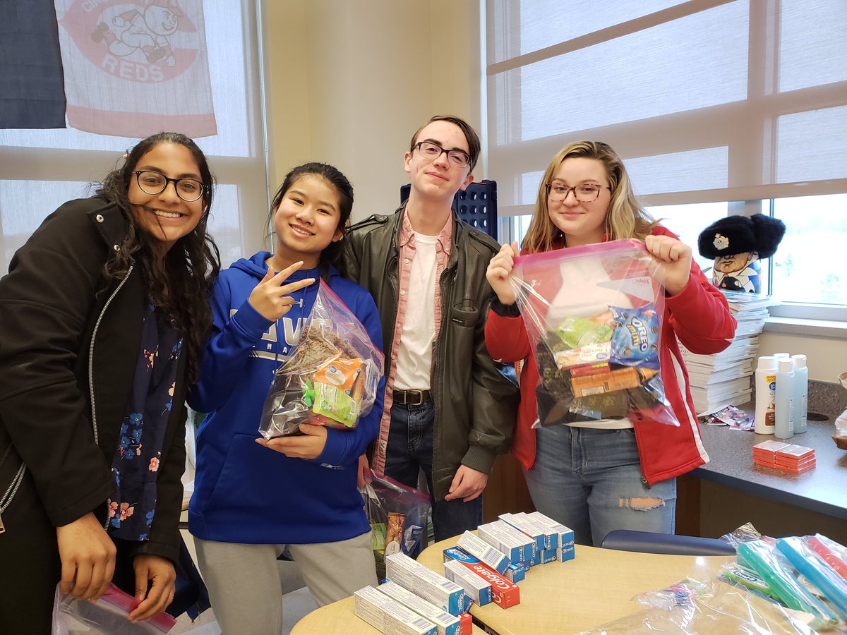 DHSEuroRocks's tweet photo. Teen Vision getting Blessing Bags ready for the Code Purple Shelters!!@DrVosh_DHS @CSDSenators @CSDDoverHigh https://t.co/08qbfzjRyz