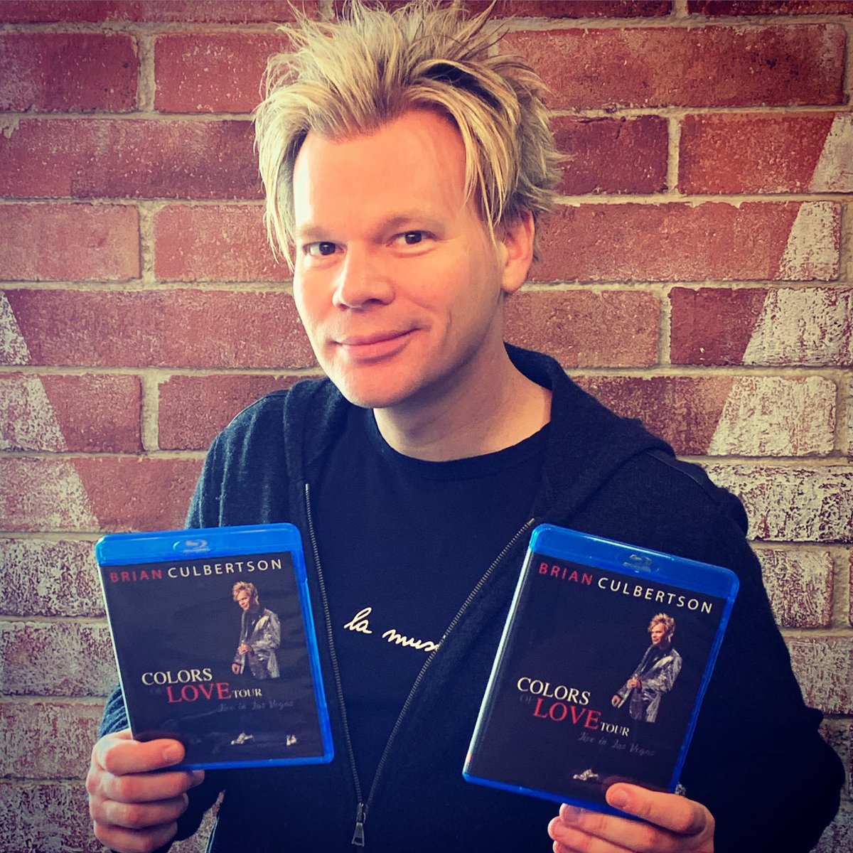 brianculbertson's tweet photo. Can’t wait for everyone to see it. Now shipping! There’s a trailer if you wanna check it out at https://t.co/0Od9qLJ7mv #colorsoflovetour #liveinlasvegas #2hour #bluray @SmoothJazzAtSea @Watercolorsjazz @Roland_US https://t.co/p8vwBPcKDV