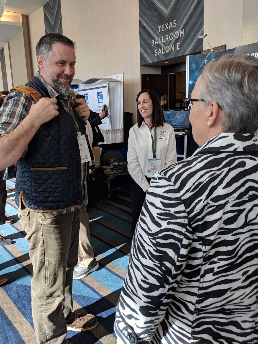 ShipStation's tweet photo. Congrats to our friend over at @mapadoc for winning the @saddlebackbags giveaway! #acumaticasummit2019 #AcumaticaSummit @Acumatica https://t.co/mCYXOnDOr4