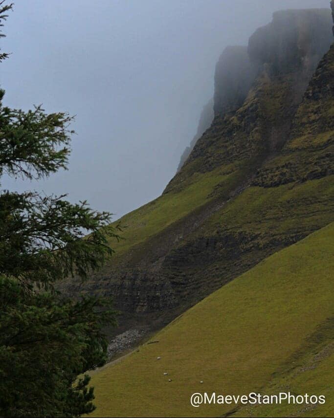 MaeveStanPhotos's tweet photo. Another Image of a moody looking Benbulben
*
*
*
#Benbulben #Mountain #Blackanwhite #Trees #Sheep #tb #moody #BestOfSligo #WildAtlanticWay #DiscoverIreland #LoopWalk #Nature #Outdoors #Landscape #Clouds #Canon #ZoomLens https://t.co/ZbDQqQ6VDP