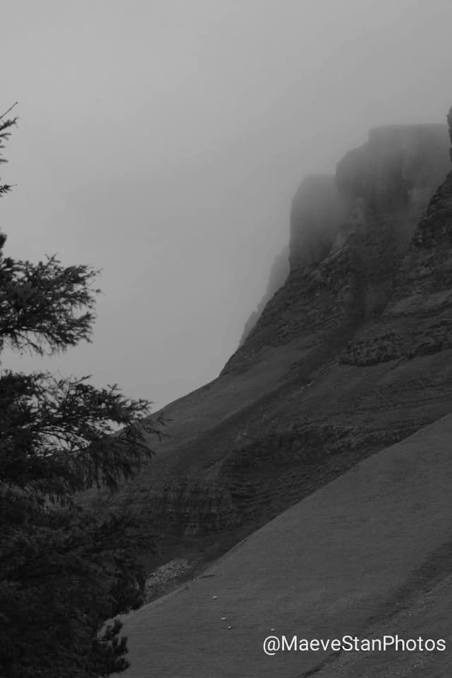 MaeveStanPhotos's tweet photo. Another Image of a moody looking Benbulben
*
*
*
#Benbulben #Mountain #Blackanwhite #Trees #Sheep #tb #moody #BestOfSligo #WildAtlanticWay #DiscoverIreland #LoopWalk #Nature #Outdoors #Landscape #Clouds #Canon #ZoomLens https://t.co/ZbDQqQ6VDP