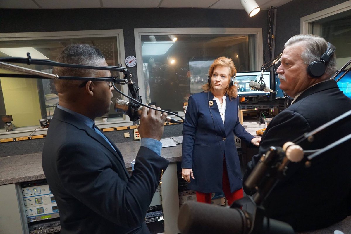 MSiworkforce's tweet photo. Thank you Mayor @jimcoppinger for visiting our COO @MsDCLowe on her NoogaRadio 92.7 FM show! https://t.co/eNu1072e1U… 
#CommunityWorkforceEcosystem
#WeAreWorkforce
#QueenConnector https://t.co/9PnaEaYIF7