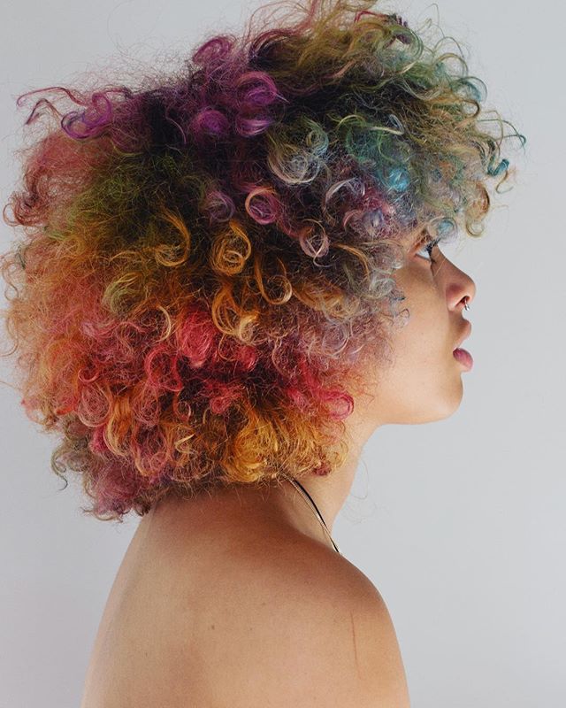 fayality's tweet image. C’est juste des cheveux ~ J’ai tout de suite voulu immortaliser les cheveux de Keniya lorsque je les ai vus.  J’ai trouvé ça très audacieux de ça part, encore une fois. La dernière fois que je l’ai photographié, elle venait de se raser complètement la tê… bit.ly/2CTyCxf