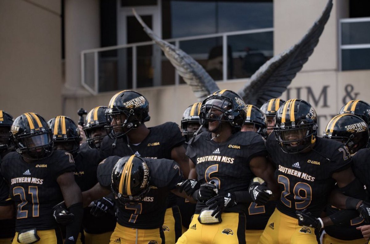 __mikesmith04's tweet photo. Truly blessed and honored to have earned another offer from Southern Miss. #GoGoldenEagles#ChildofGod 
@CoachNicholson1 https://t.co/pG8ezKLcij
