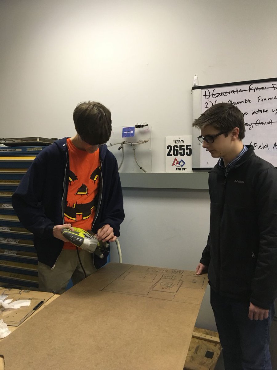 team2655's tweet photo. Build season week 4! #team2655 #2655 #frc #firstinspires #ncfirst #stem #omgrobots #robot #engineering #programming #outreach #firstlikeagirl https://t.co/4zGw9FE4x2