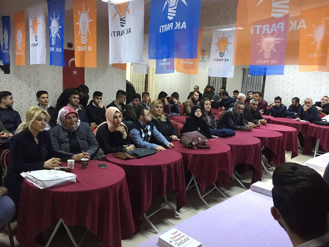 enes_sismann's tweet photo. Keçiören Yayla mahallesinin düzenlemiş olduğu Yerel seçime dair istişare toplantısına katılan 27.dönem Ankara Milletvekili Adaylarımız Sayın Enes Şişman ve Ahmet Fethan Baykoç ile Keçiören ilçe Gençlik Kolları Başkanı Enes Sazak vatandaş ile buluşarak hasbihal etti.
@RT_Erdogan https://t.co/kIIO2gdL4Y