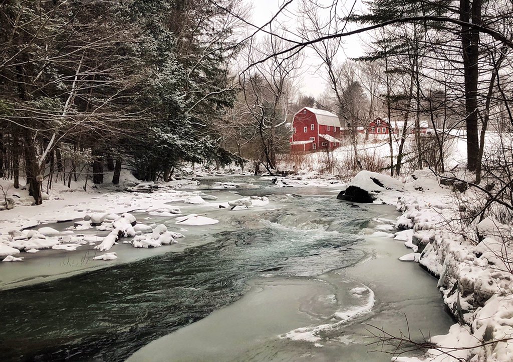VermontJen's tweet photo. #Vermont is in all its winter glory today. 🙌🏻❄️ Sorry southern NE. You’ll just have to come visit. 😬🤷🏼‍♀️ #VTwx @VermontLife @VermontTourism @crankywxguy @ericfisher @Eweather13 @NsfwWx @TorranceGaucher @MichaelPageWx @JimCantore @StormHour https://t.co/emFNcoAukk