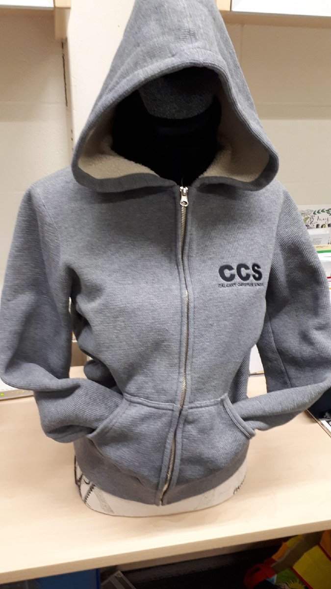 “Timewarp Tuesday”  It may be old but still warm, still cozy, still in. 👍 #vintage