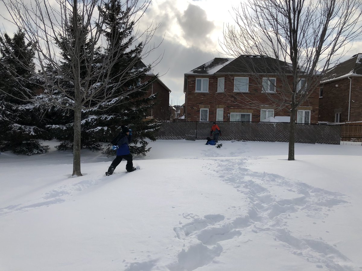 MsCheung216's tweet photo. Perfect day to go snowshoeing! #GetOutside #snowday2019 #YRDSBGetOut #snowshoeing https://t.co/6RP7t8p4FW