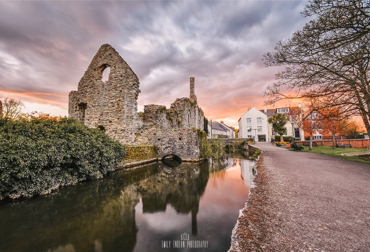 Discover close to the infamous Castle ruins, 'Constable's House', which is one of the few remaining examples of domestic Norman architecture in England dating back to 1160. #LoveHeritage #LoveXChurch 

📸: @Emily_Endean 

#HeritageIsGREAT #History #Dorset #Christchurch #Castle