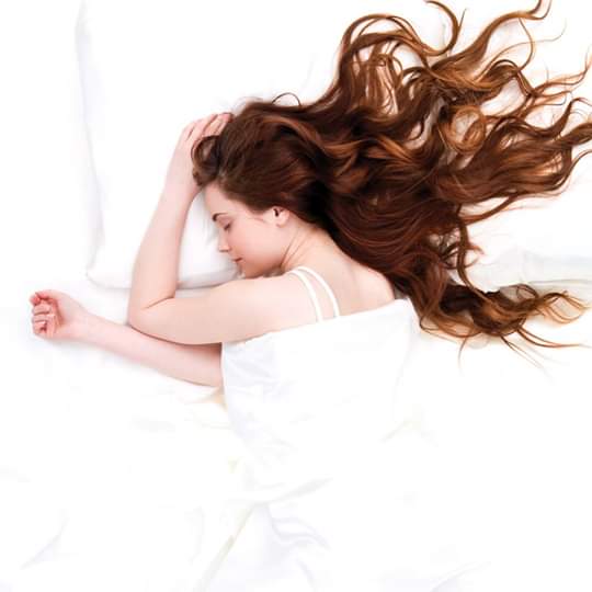 Da, u meni ima nesto neranjivo ,nesto sto se ne moze unistiti, sto razara stene - to se zove moja volja...Cutljivo hodamo kroz zivot .. ONA i JA ... Nepromenjena godinama...