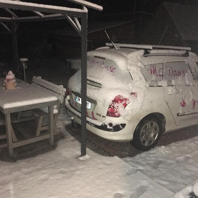 mcdanse's tweet image. La neige c’est jolie ! Oui mais demain mercredi je dois aller à Flers !🥴 bit.ly/2BkjsRN