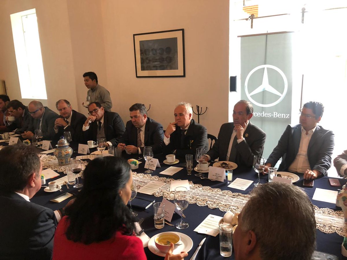 Me encuentro en sesión de consejo <a href="/CCEPuebla/">CCE Puebla</a> acompaño al Secretario de <a href="/DesaEcoPue/">Secretaría de Economía y Turismo</a> <a href="/peniche_eduardo/">Eduardo Peniche</a> coordinando agendas para trabajar a favor del sector #industrial