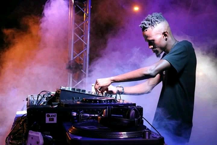 Twitchiiphotos's tweet photo. @corneliussa @LarsLB @DeeperShades #644 guest' 2nd Hourmix by #Corneliussa @StayTrueSounds @RedBull_Music @Twitchiiphotos https://t.co/OBtEiyVpCb