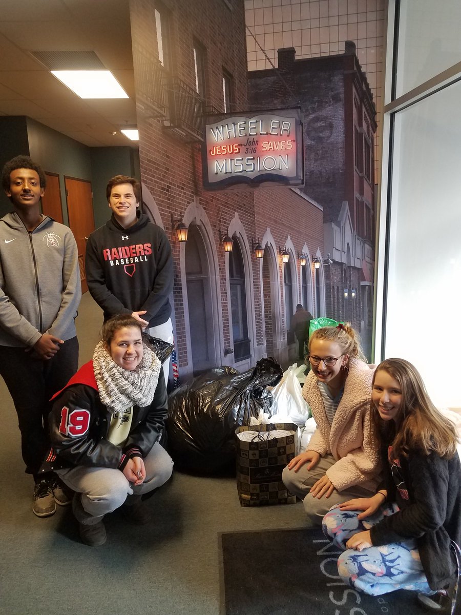 CRHS_service's tweet photo. Delivered lots of coats, blankets, gloves and hats to @WheelerMission today. Thanks to all those who donated! https://t.co/JFK6xIOTGw