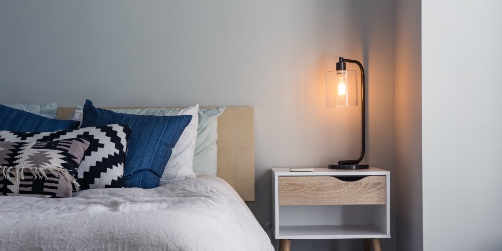 simplify_stuff_'s tweet photo. Do you or your family struggle to get to #sleep? 💤 Or wake up still feeling tired? You’re not alone! Find out how #decluttering your #bedroom can improve your sleep in my new blog with top tips 😴 : https://t.co/fenotrLs31 https://t.co/eoMXKSUpsr
